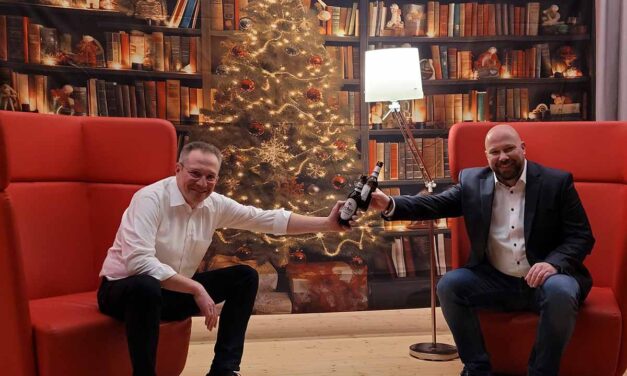 Bürgermeister Christof Heller verabschiedet und Oliver Hölz zum neuen Bürgermeister ernannt